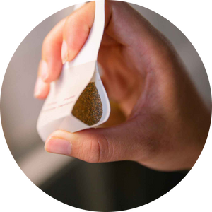 Offen gedrückte Schlupfwespenkarte von der Seite gezeigt