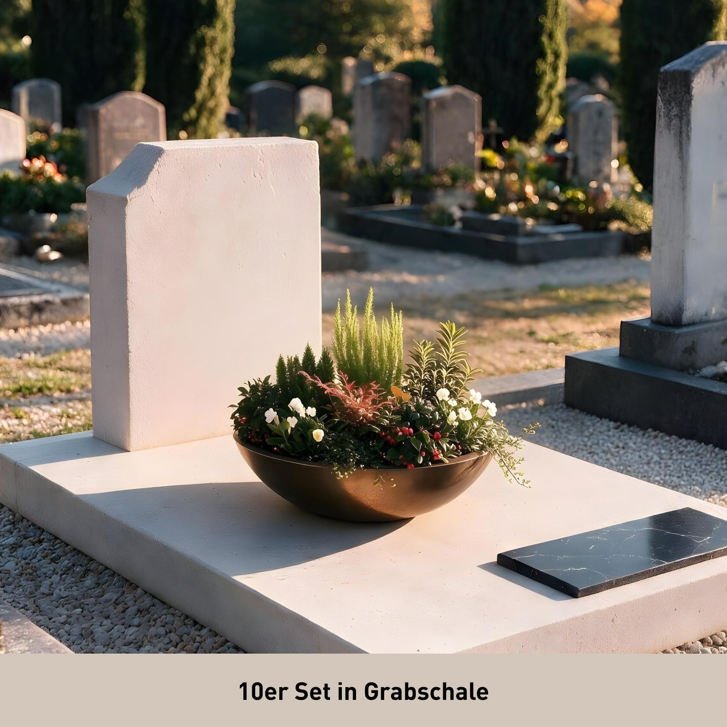 Grabschale bepflanzt mit Set 'Everlasting Memories' auf Grabplatte