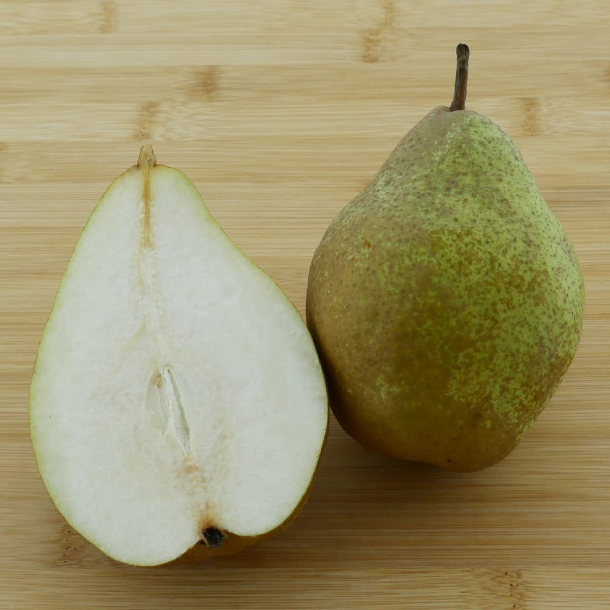 Frucht des Bio-Birnbaums 'Gute Luise'